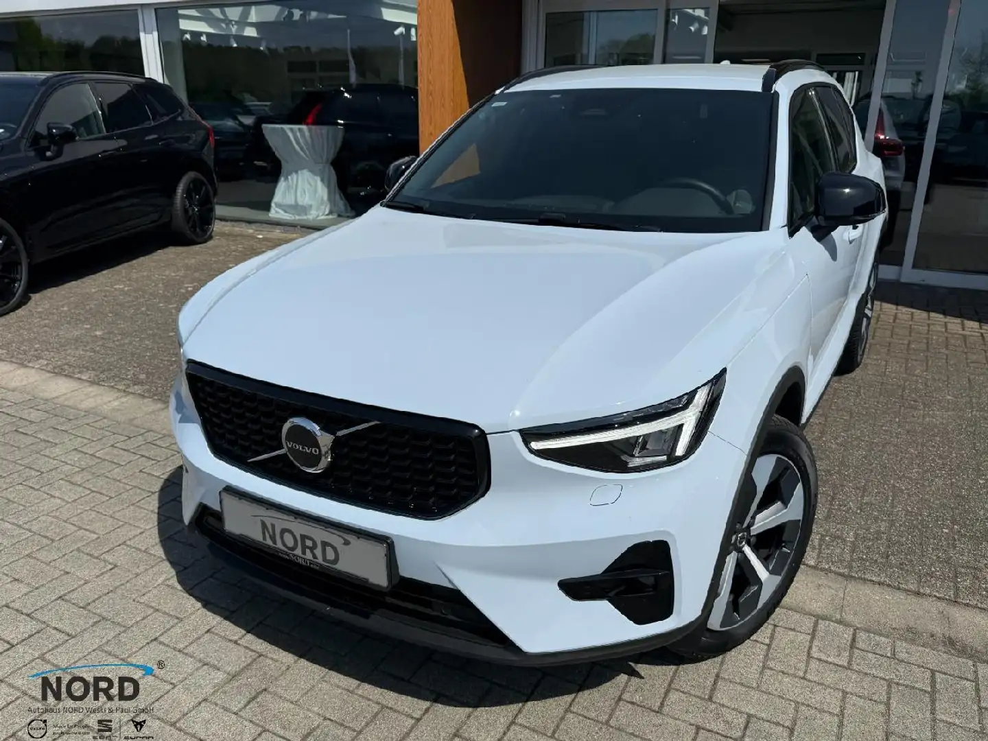 Volvo XC40 Plus Dark 2WD Blau - 1