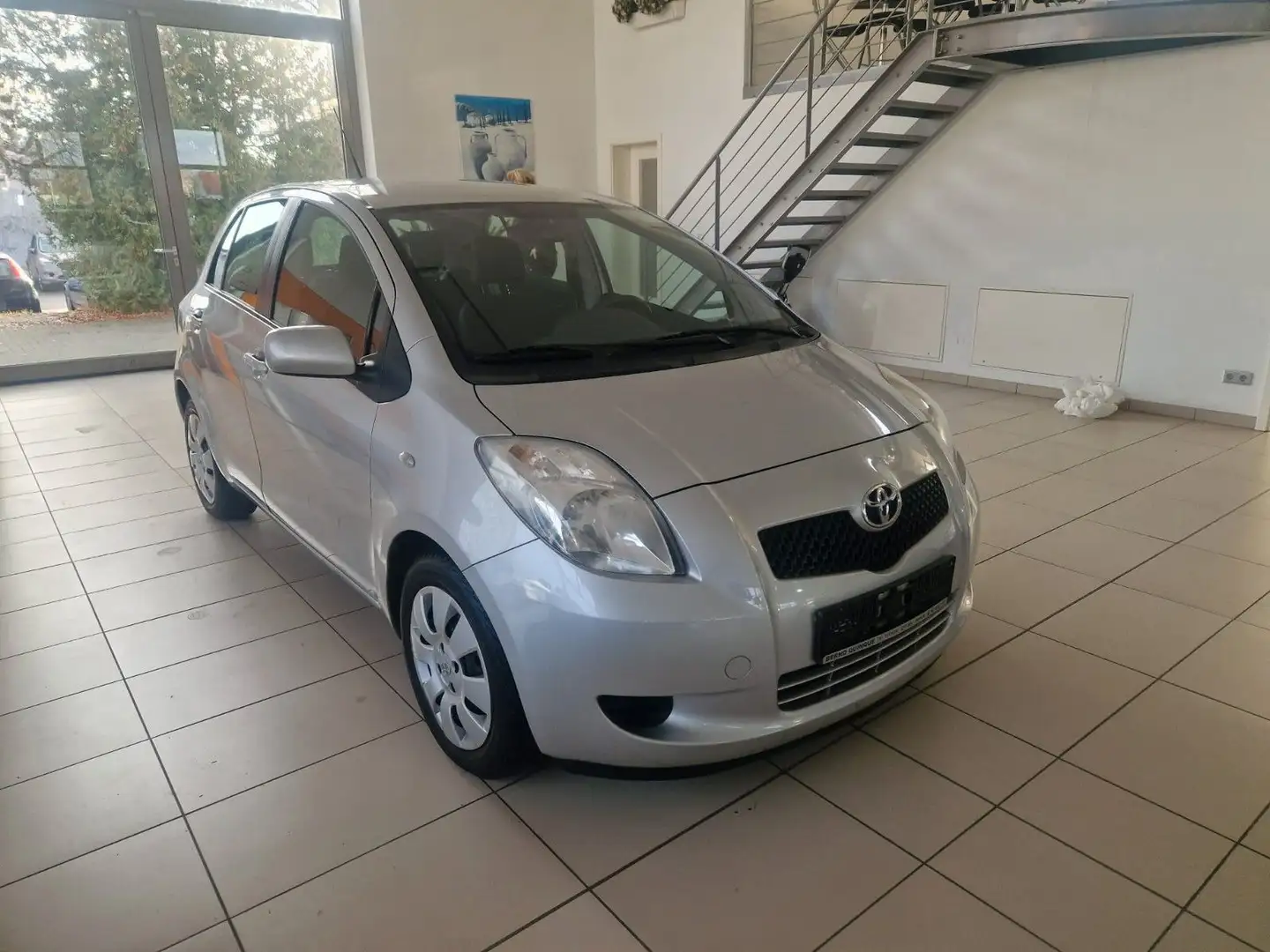 Toyota Yaris Sol Silber - 1