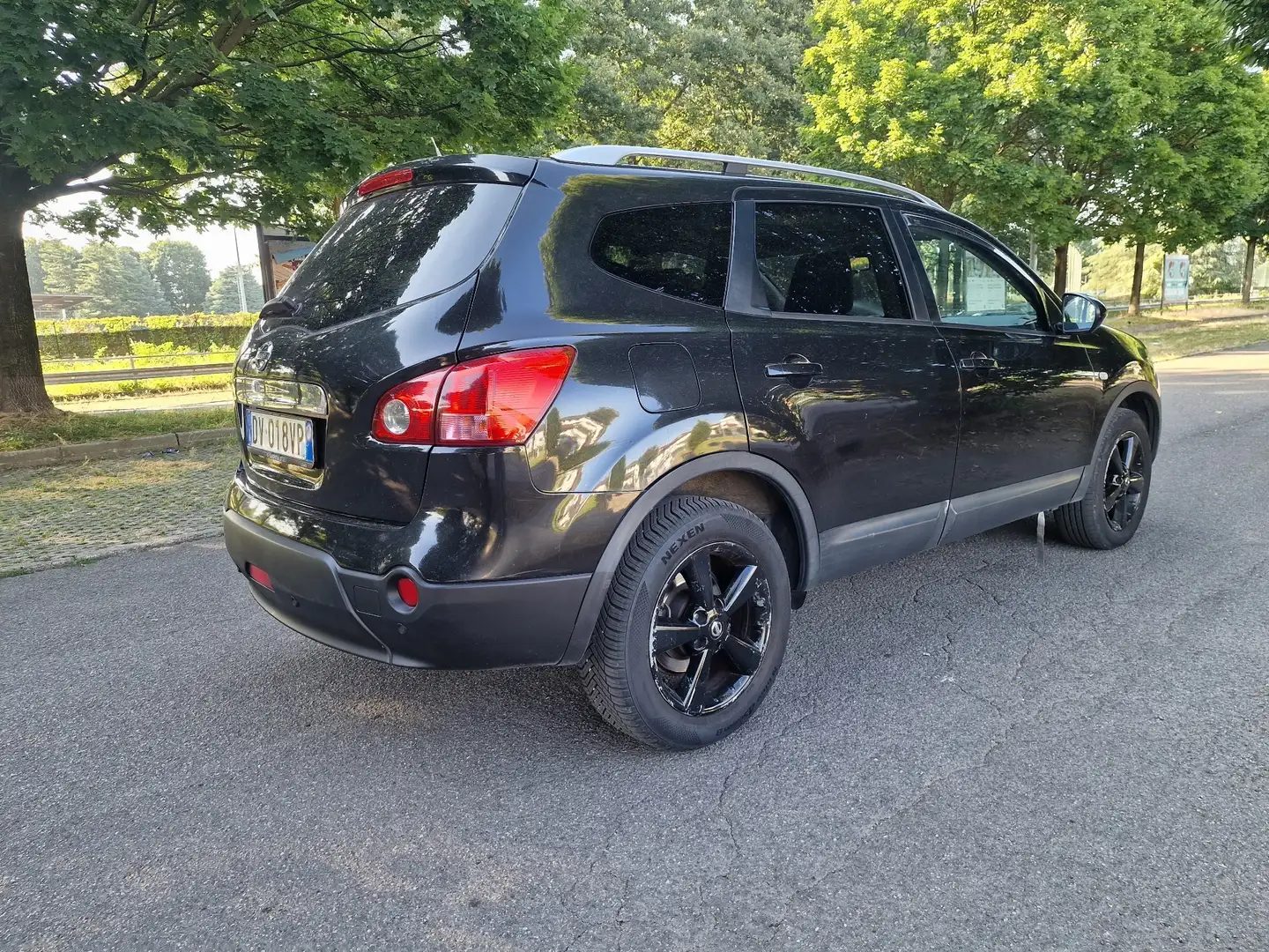 Nissan Qashqai+2 2.0 dCi DPF 4x4 Aut. tekna Nero - 2