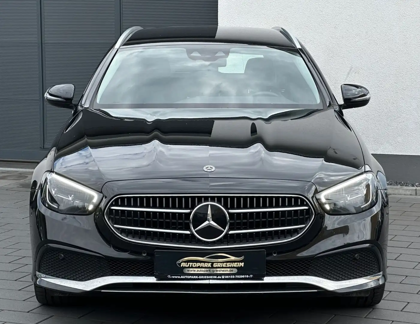 Mercedes-Benz E 300 de*AVANTGARDE*1HAND*Wide*KAMERA*AHK*ACC+ Noir - 2