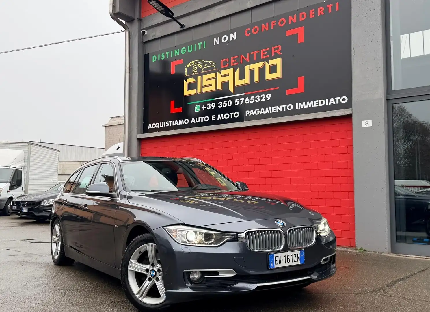 BMW 318 318d Touring Sport Gris - 1