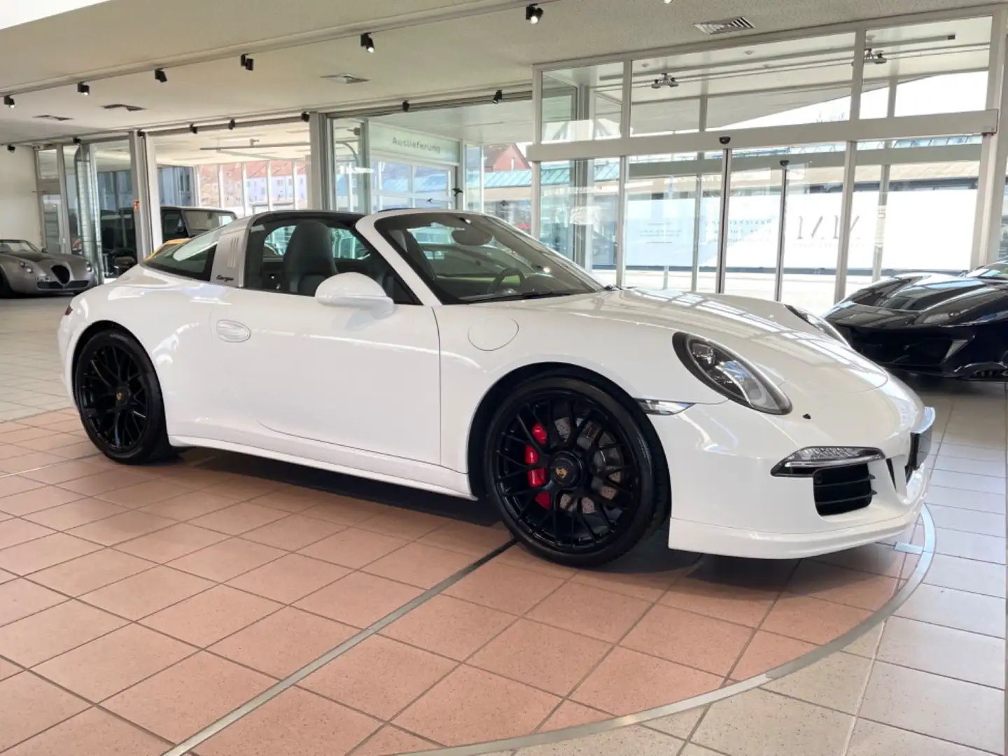 Porsche 991 911 Targa 4 GTS  Approved 12/24 Weiß - 2