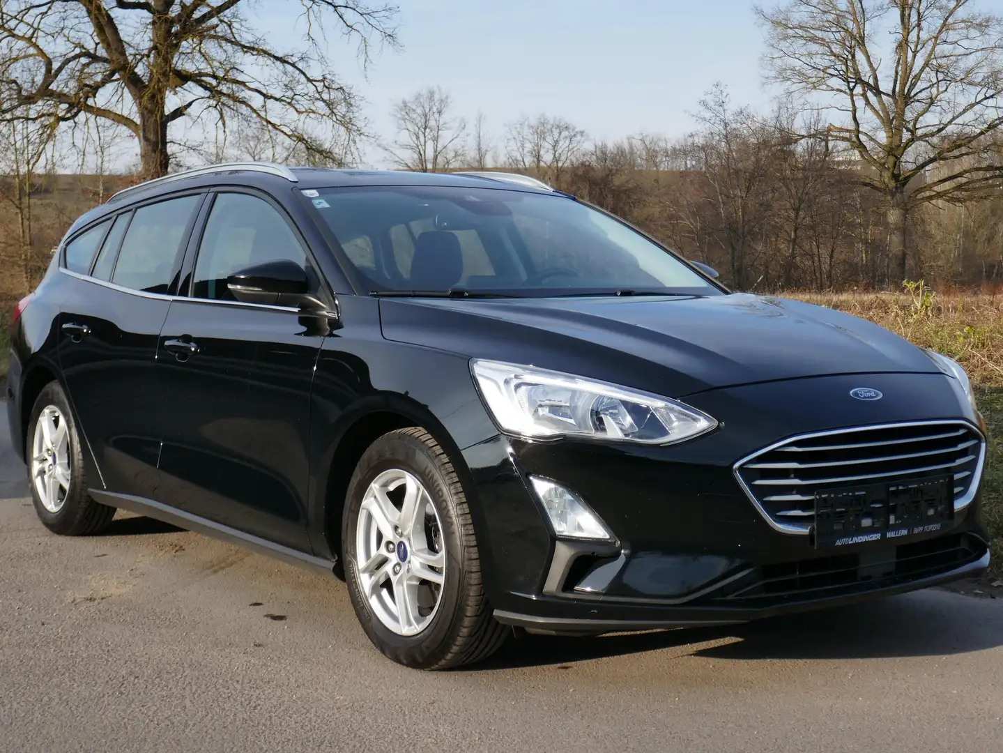 Ford Focus Cool&Connect Schwarz - 1