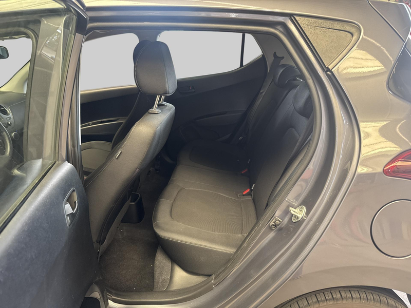 Hyundai i10 1.0i Comfort — photo 12