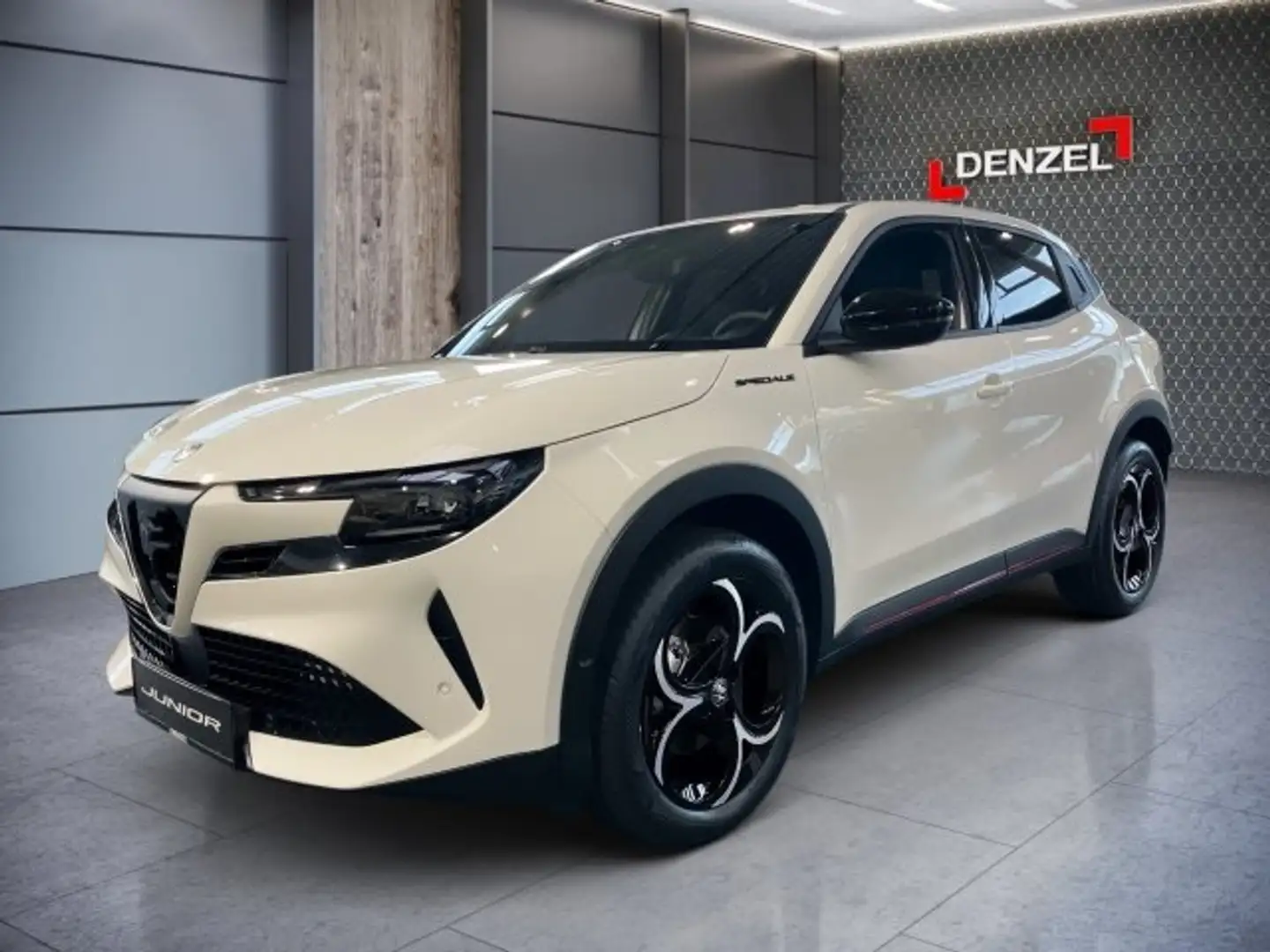 Alfa Romeo Junior Ibrida Speciale 1.2 136PS MHEV FWD Weiß - 1