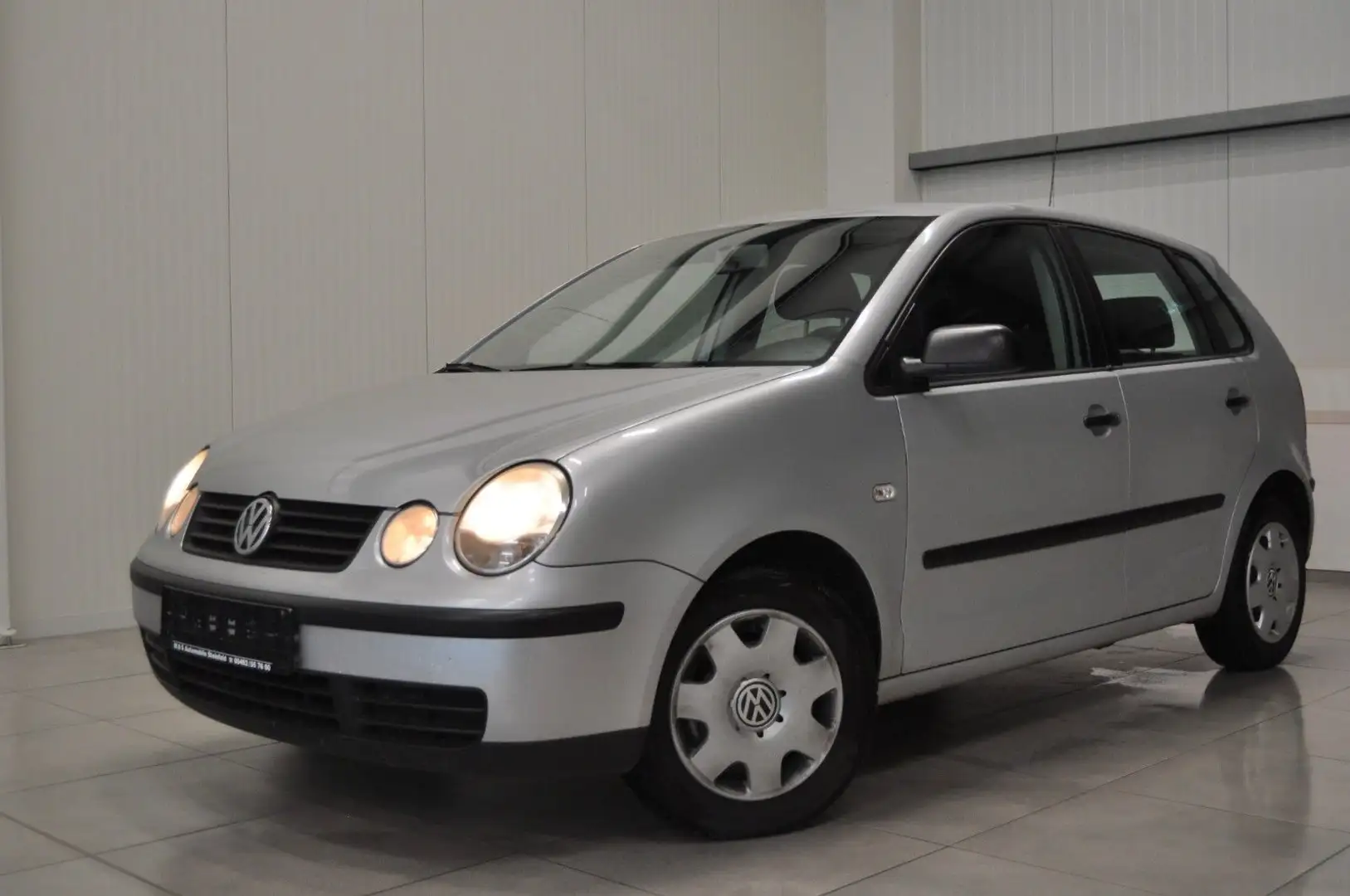 Volkswagen Polo IV Basis / KLIMA / CD-SPIELER Срібний - 1