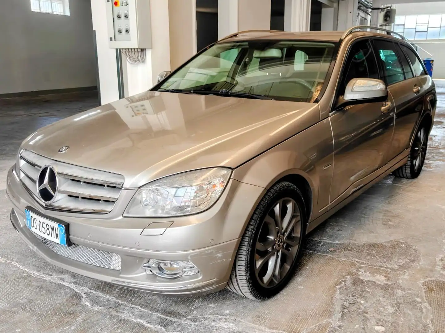 Mercedes-Benz C 220 Classe C cdi Avantgarde AMG Beige - 2