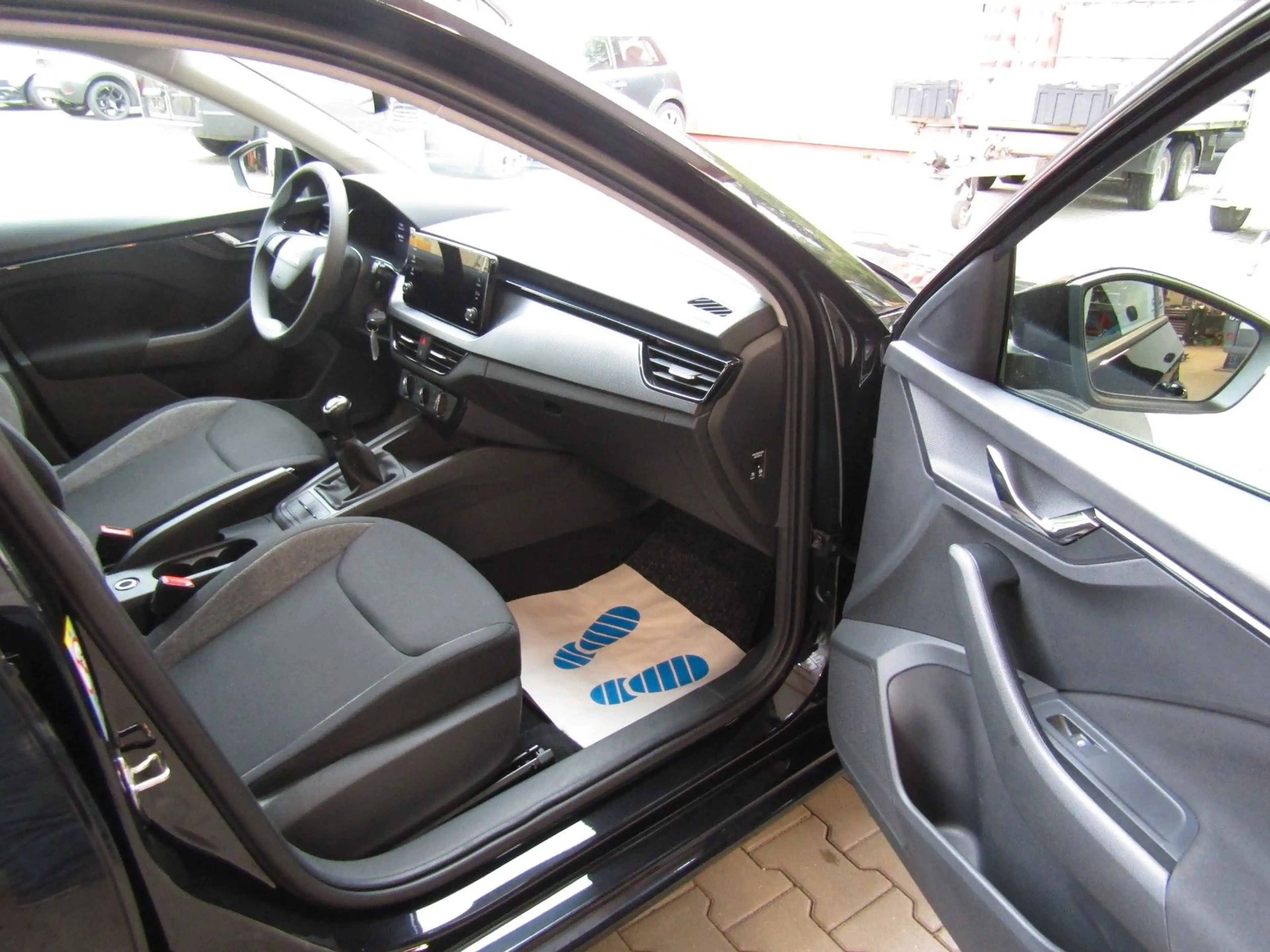 Skoda Scala Essence PDC LED DAB Top Zustand — photo 14