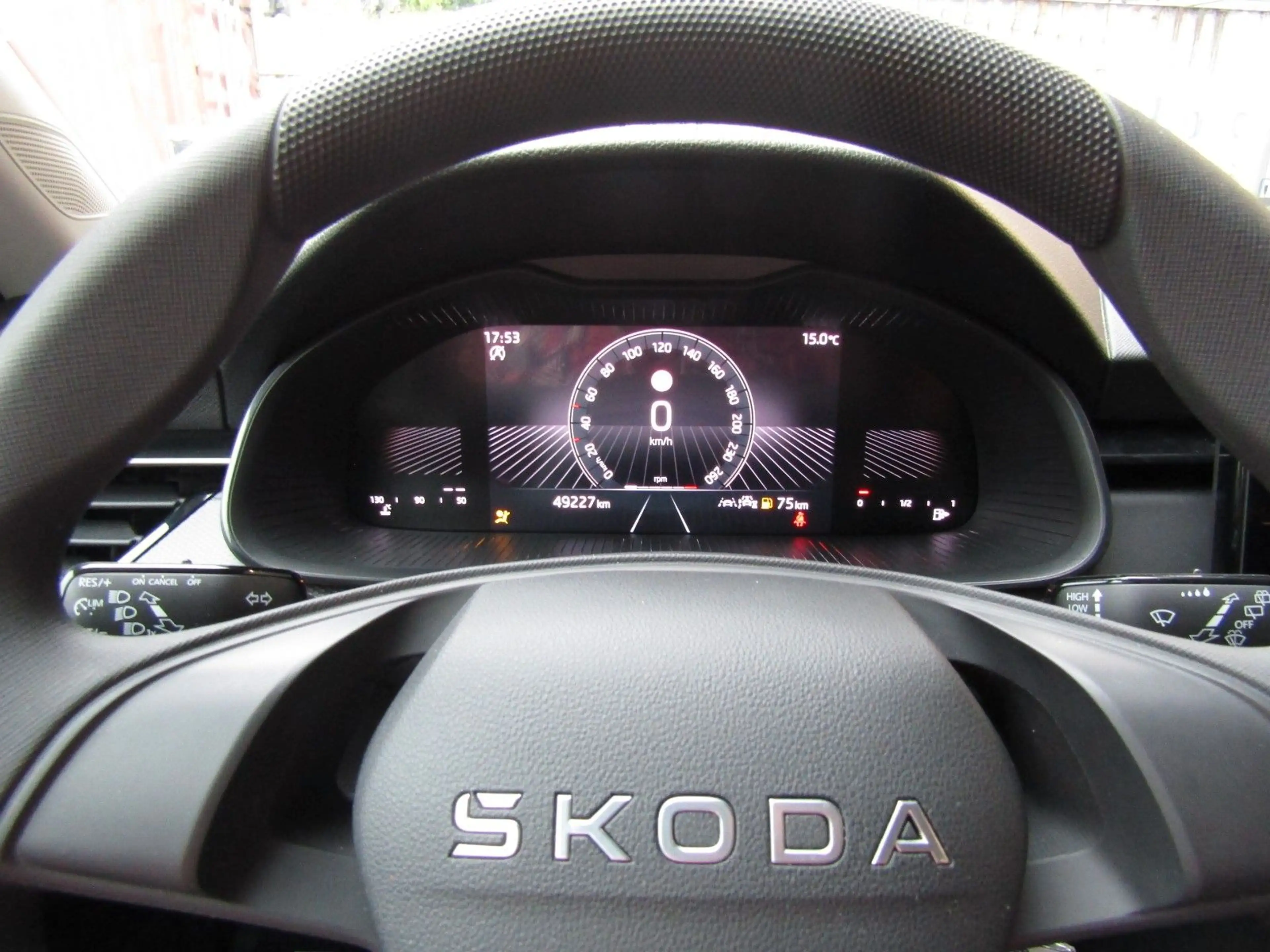 Skoda Scala Essence PDC LED DAB Top Zustand — photo 11