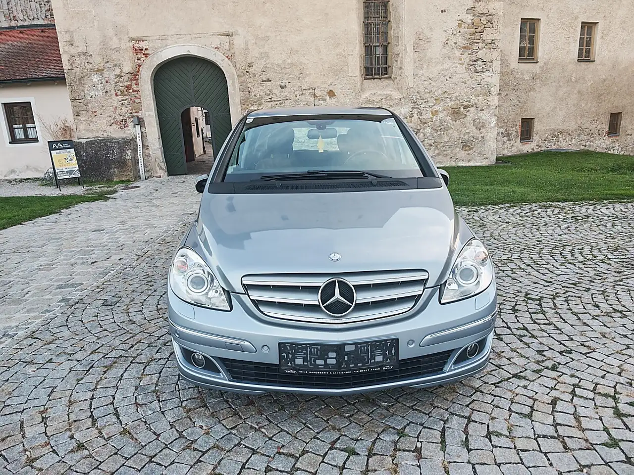 Mercedes-Benz B 200