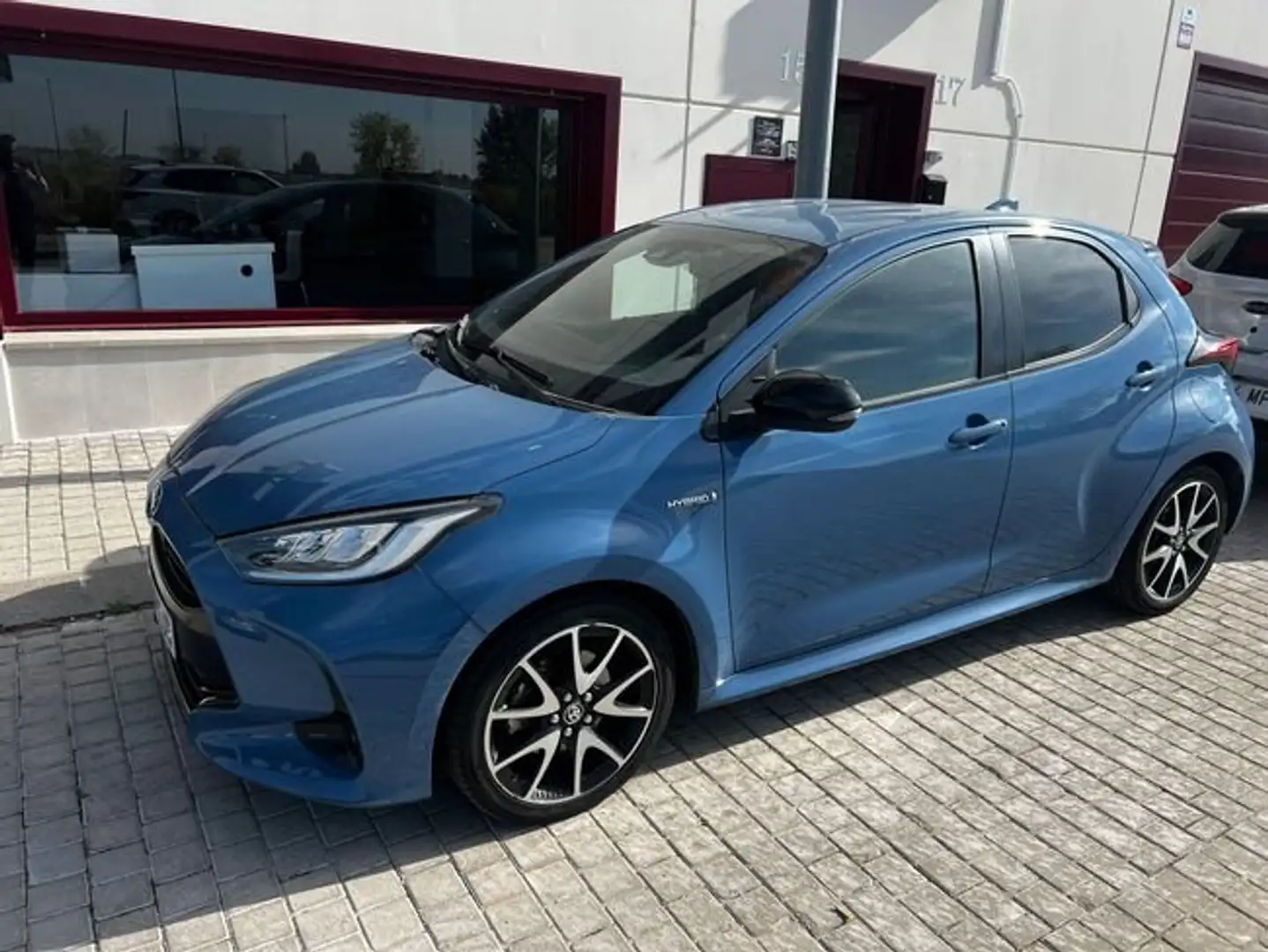 Toyota Yaris 120H 1.5 Style Azul - 2