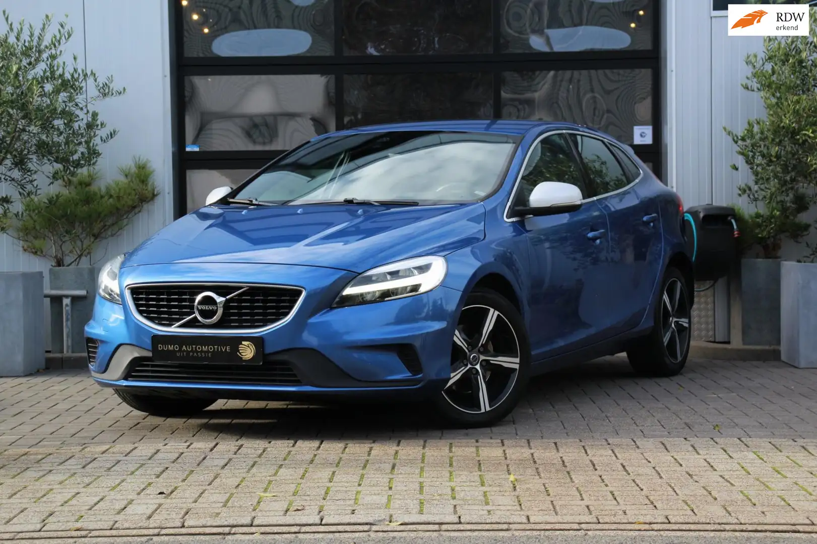 Volvo V40 2.0 T2 R-Design - LEDER/ALCANTARA - HARMAN KARDON Bleu - 1