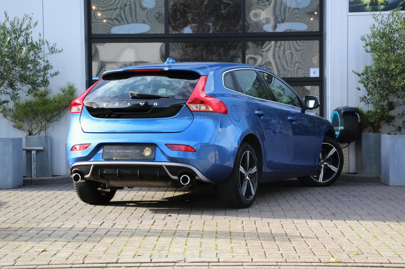 Volvo V40 2.0 T2 R-Design - LEDER/ALCANTARA - HARMAN KARDON Bleu - 2