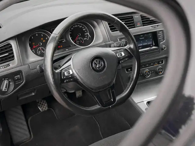 Volkswagen Golf view 6