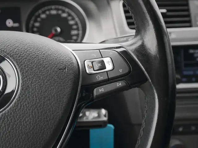 Volkswagen Golf view 21