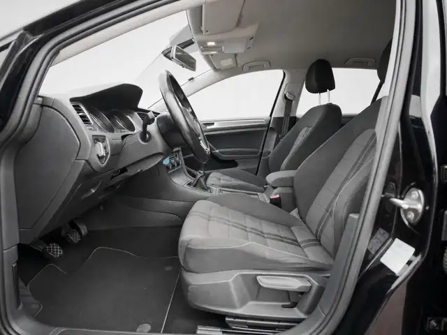 Volkswagen Golf view 26