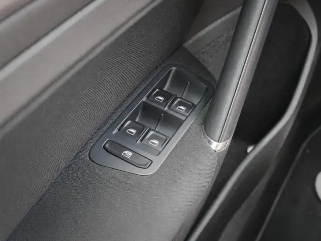 Volkswagen Golf view 23