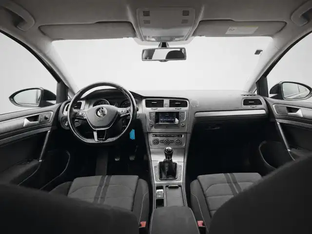 Volkswagen Golf view 3