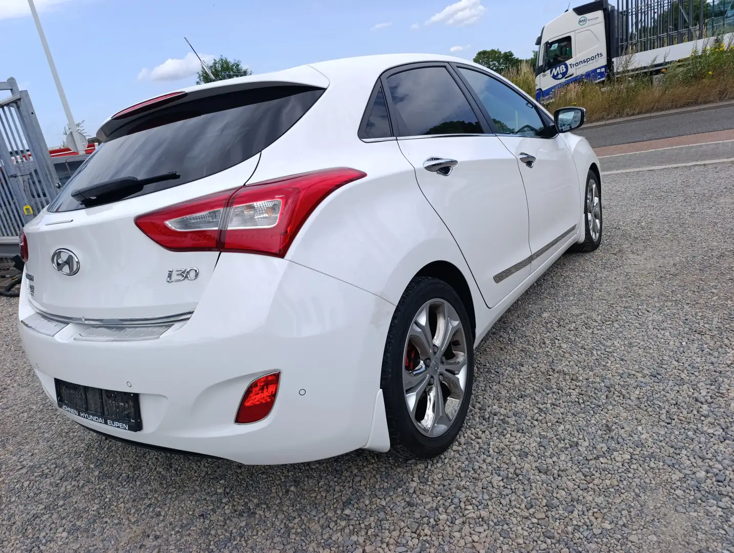 Hyundai i30 1.6CRDi/GARANTIE12M/CAR PASS/FULL OPTIONS/EURO5 Blanc - 2