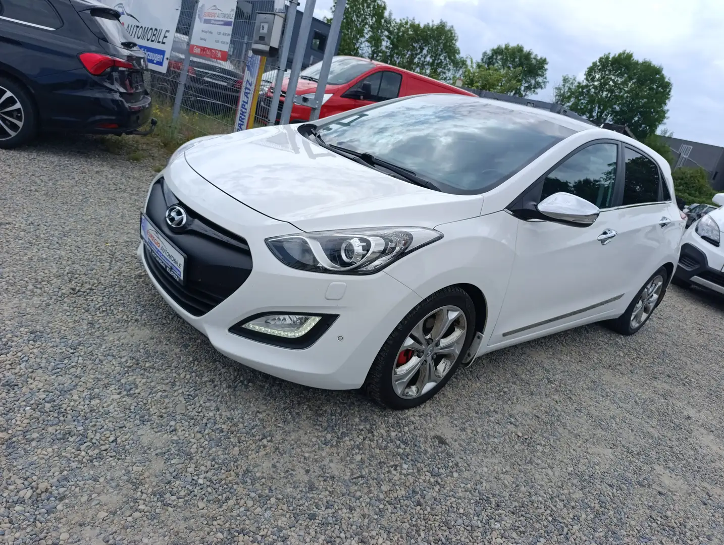 Hyundai i30 1.6CRDi/GARANTIE12M/CAR PASS/FULL OPTIONS/EURO5 Blanc - 1