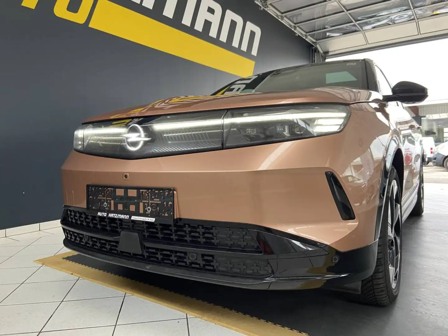 Opel Grandland GRANDLAND GS Elektro 214 PS Orange - 2