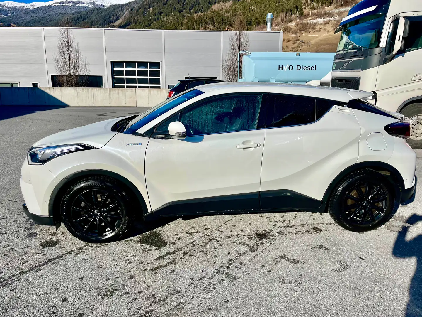 Toyota C-HR C-HR 1,8 Hybrid C-ULT CVT C-ULT Weiß - 2