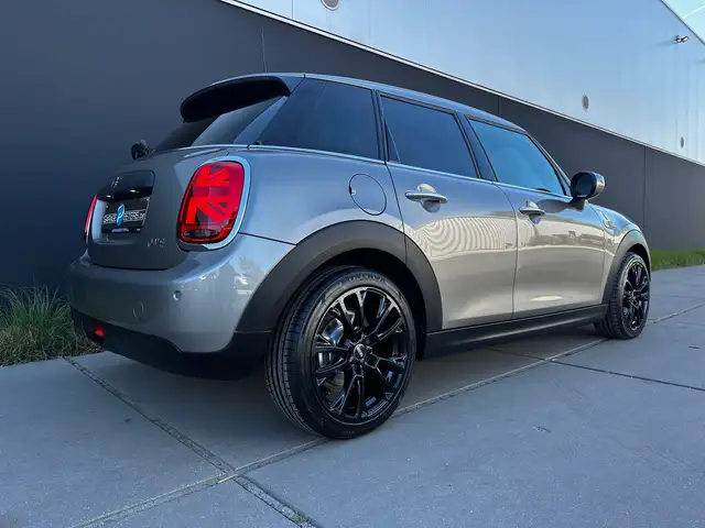 Mini Cooper Cooper view 3