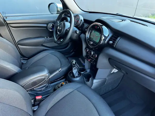 Mini Cooper Cooper view 11