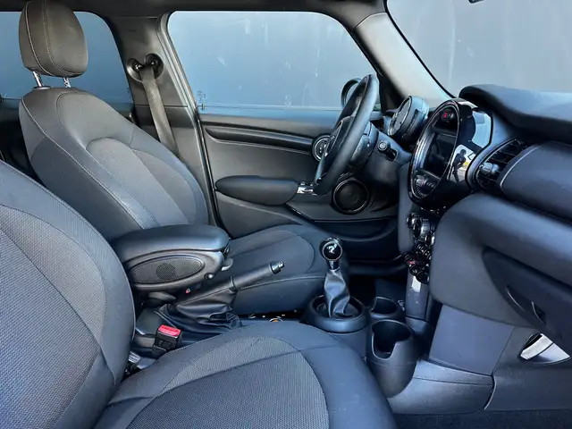 Mini Cooper Cooper view 10