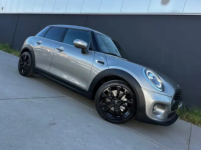 Mini Cooper Cooper view 9