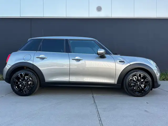 Mini Cooper Cooper view 2