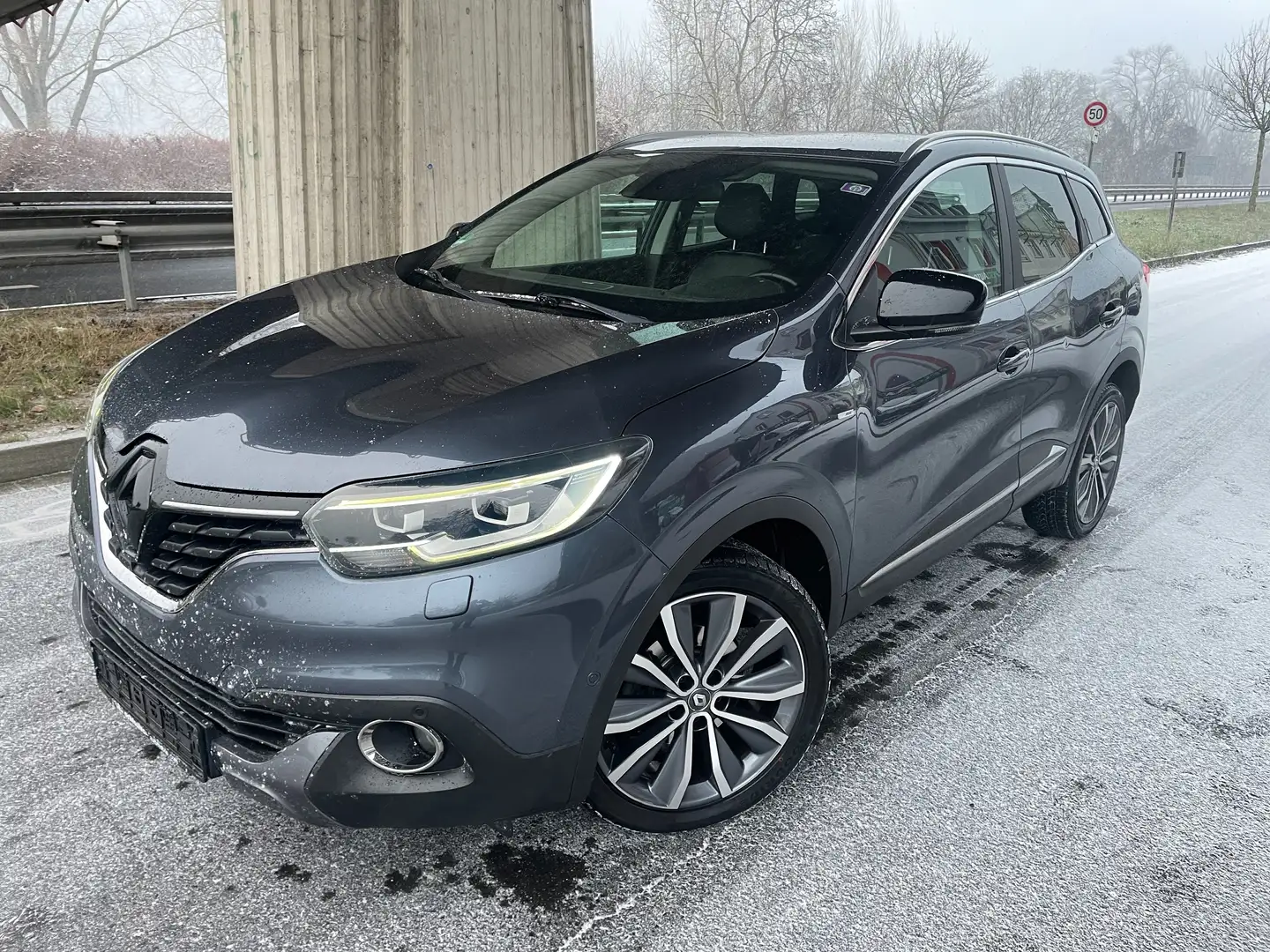 Renault Kadjar Bose Edition 4x4 NAVI*XENON*KAMERA*AHK*PDC*1 HAND Gris - 1
