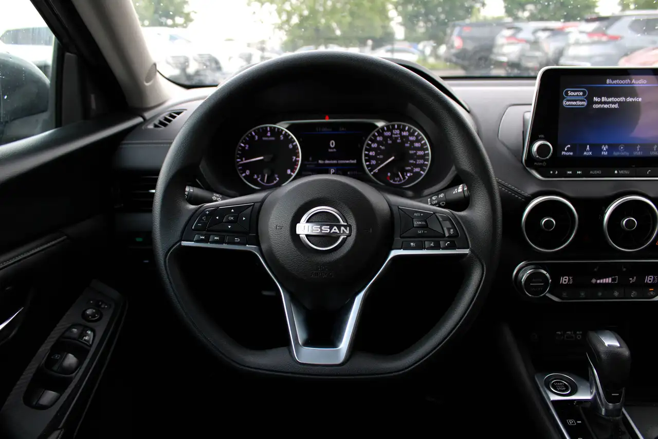 Nissan Sentra fotografie Nissan Sentra