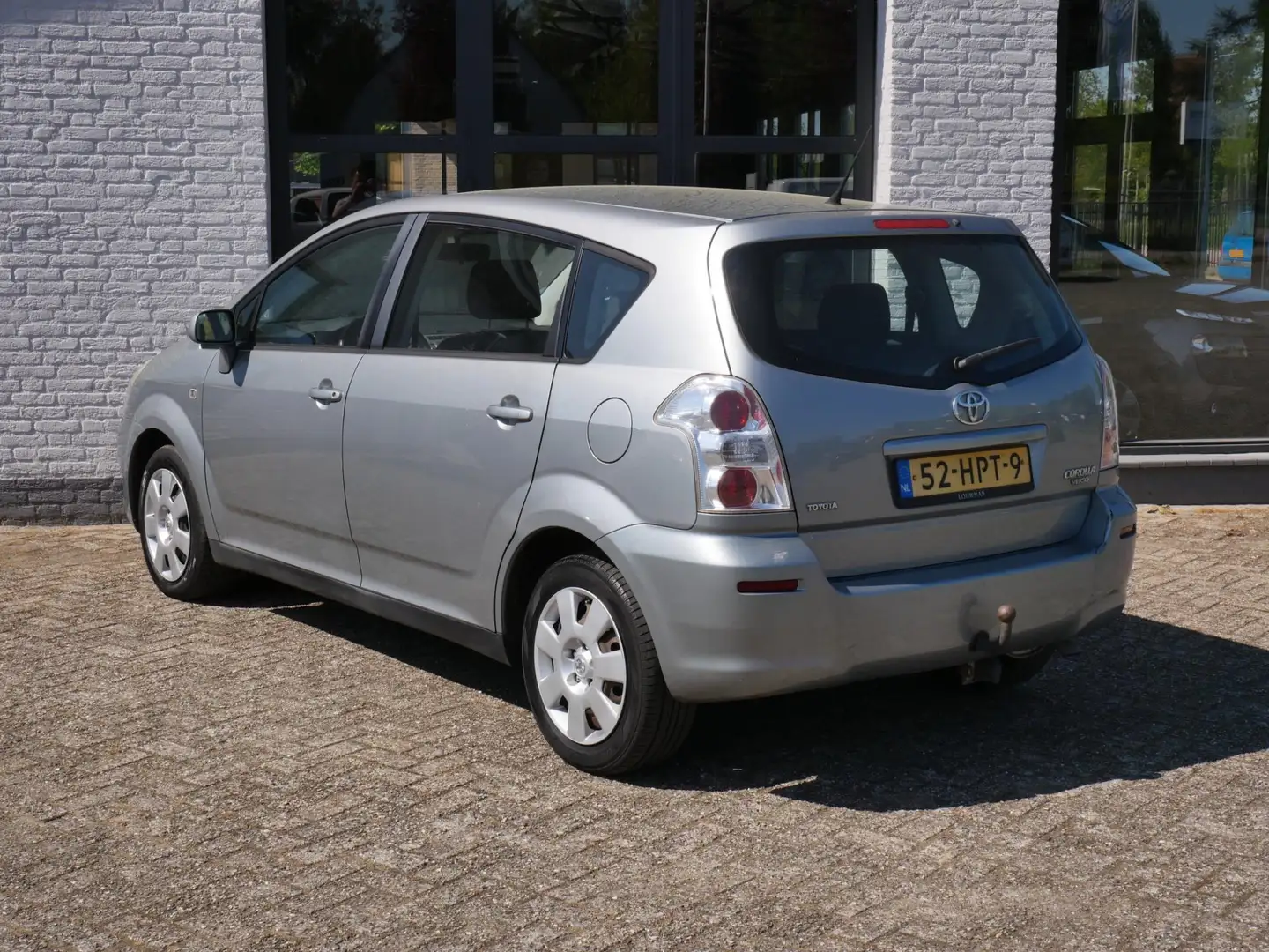 Toyota Verso 1.8 VVT-i Terra 7p. Airco Cruise Trekhaak Gris - 2