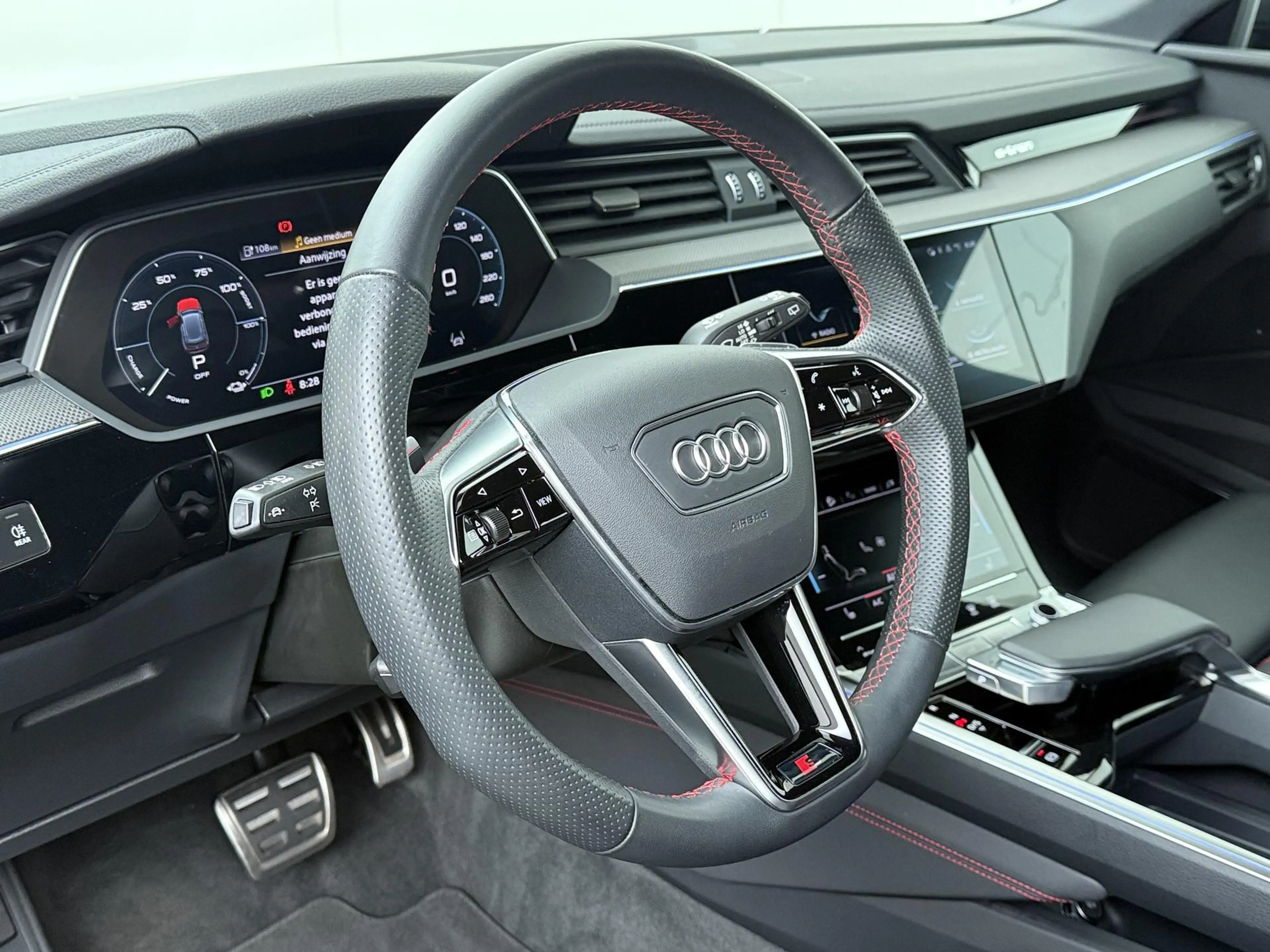 Audi Q8 e-tron 55 quattro S Edition Competition 115 kWh | 408 PK — photo 6