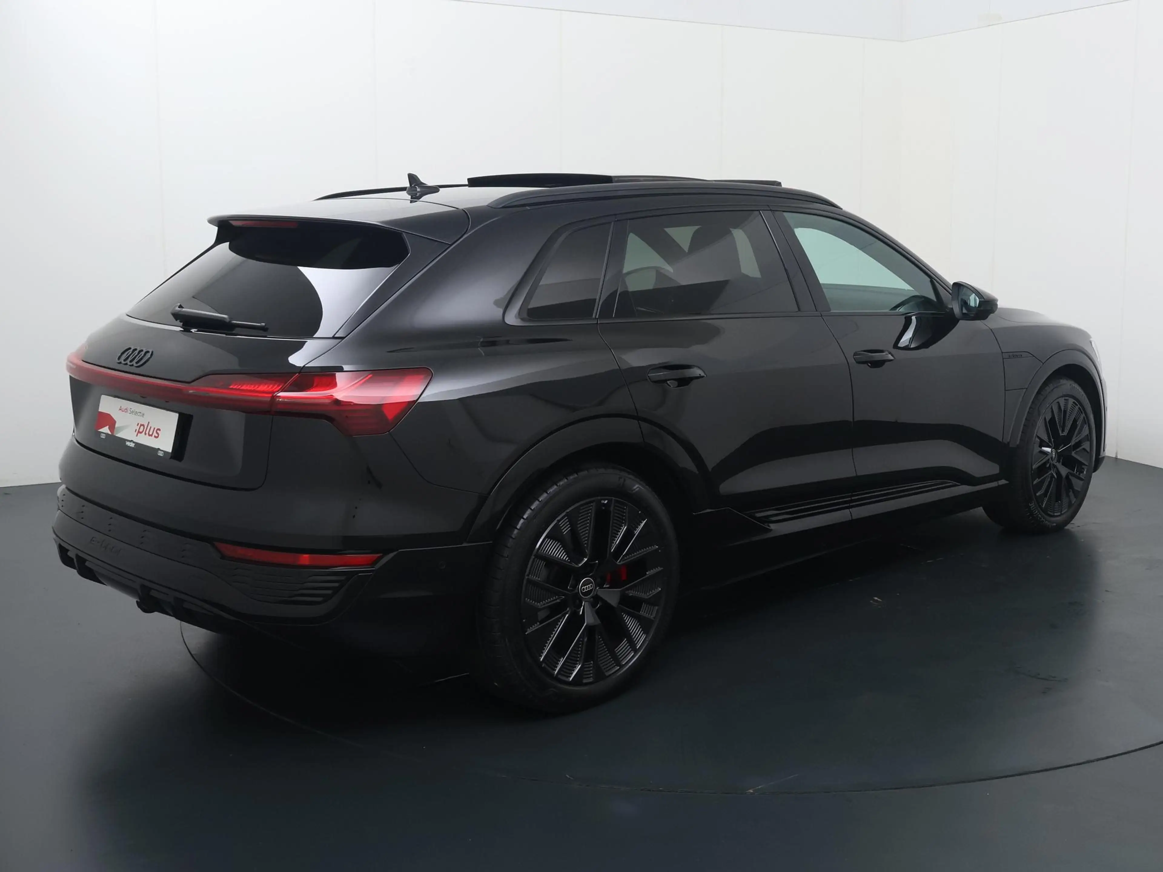 Audi Q8 e-tron 55 quattro S Edition Competition 115 kWh | 408 PK — photo 5