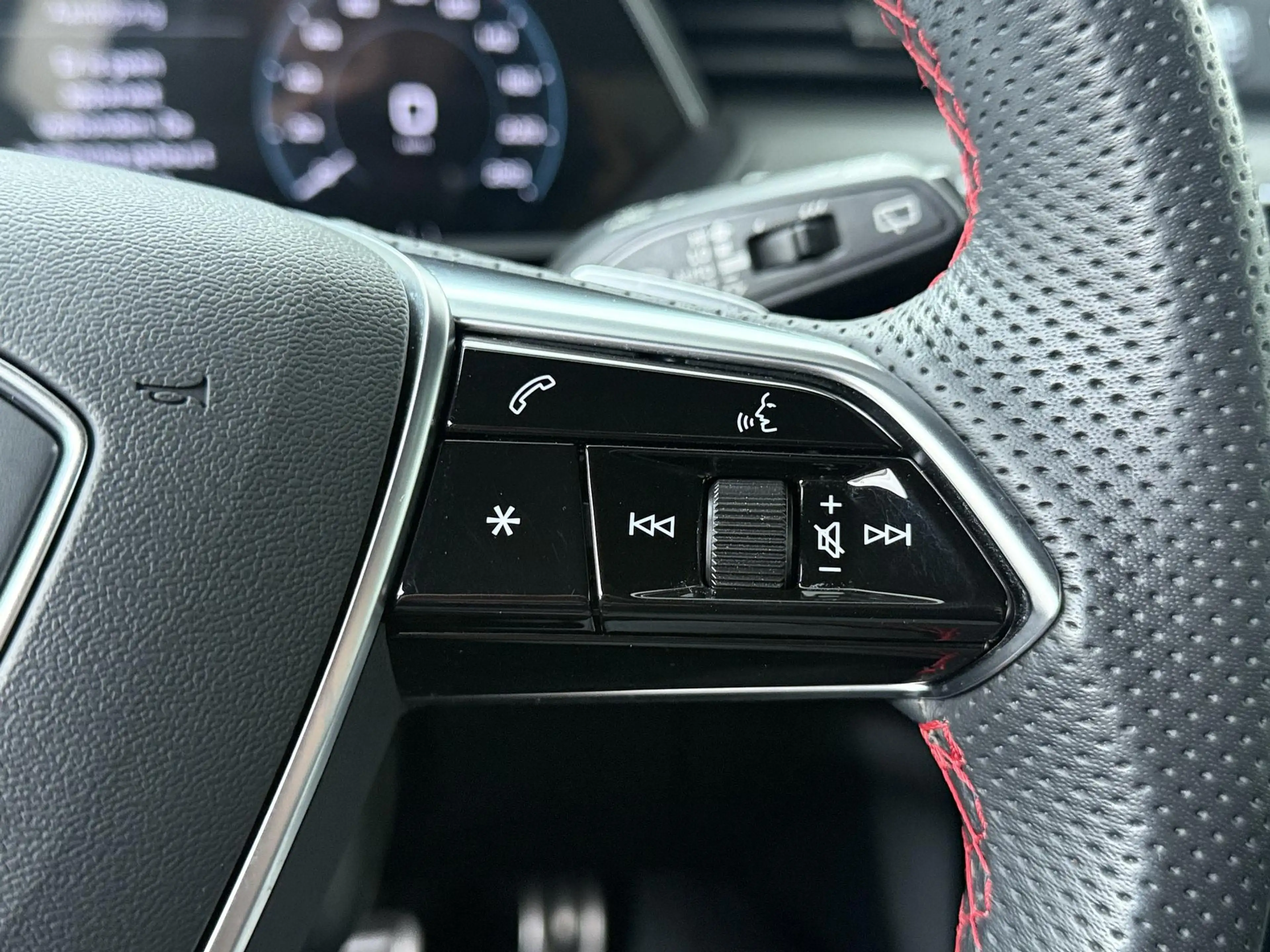 Audi Q8 e-tron 55 quattro S Edition Competition 115 kWh | 408 PK — photo 9