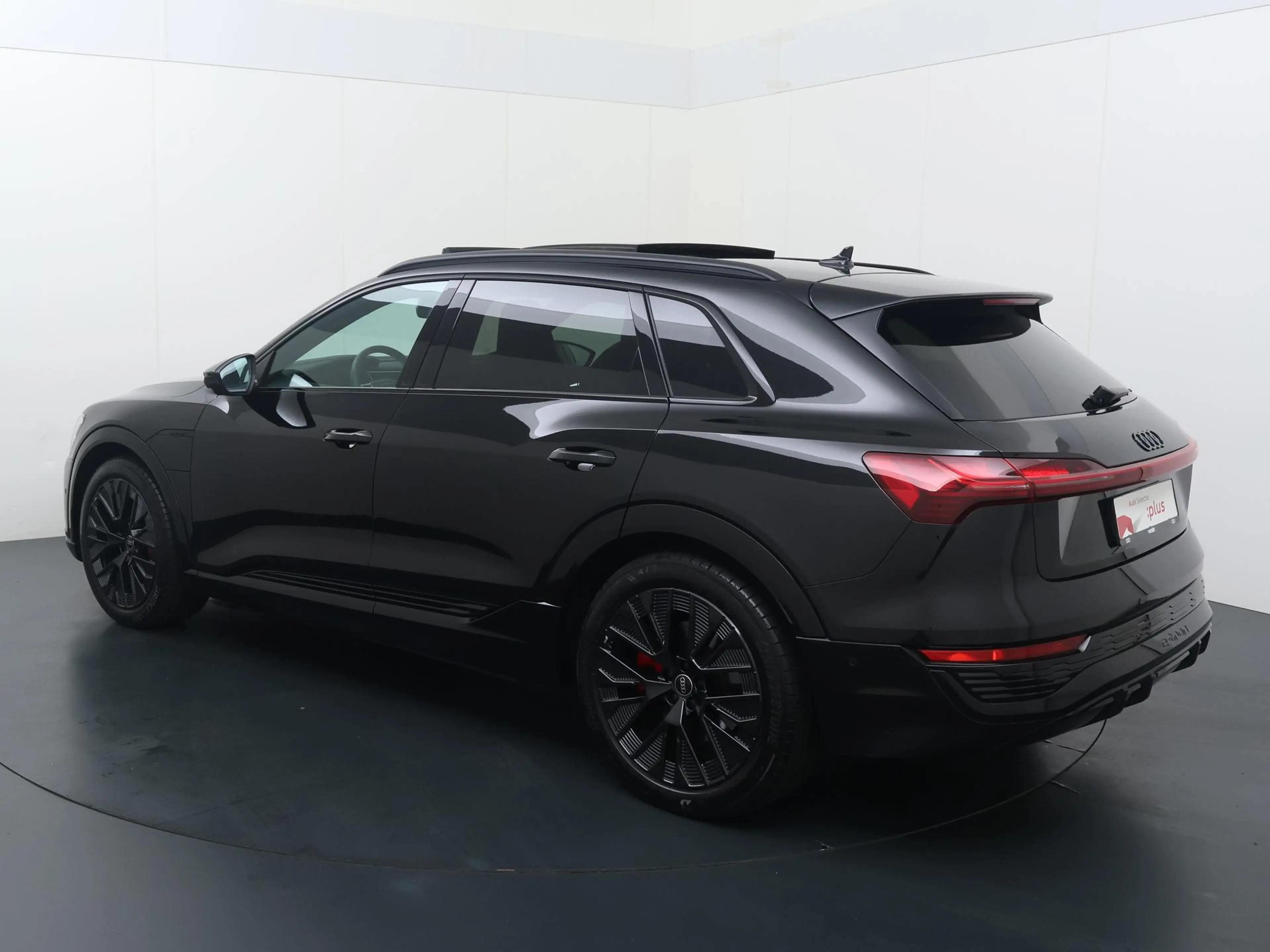Audi Q8 e-tron 55 quattro S Edition Competition 115 kWh | 408 PK — photo 4