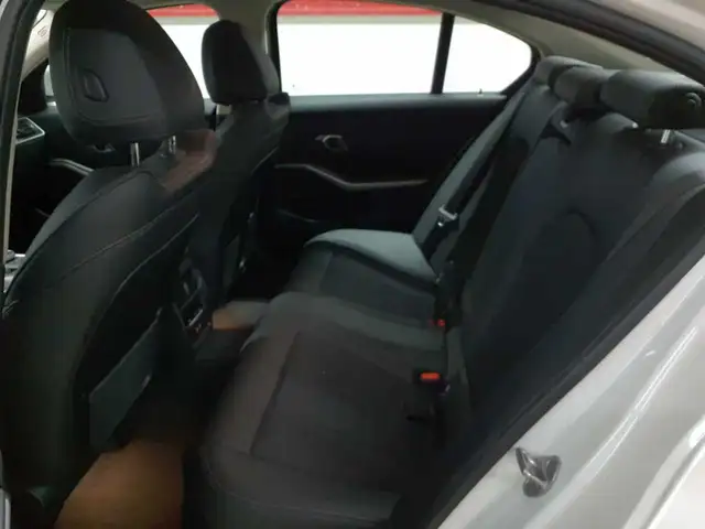 BMW 3 Series view 13