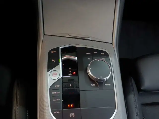 BMW 3 Series view 10