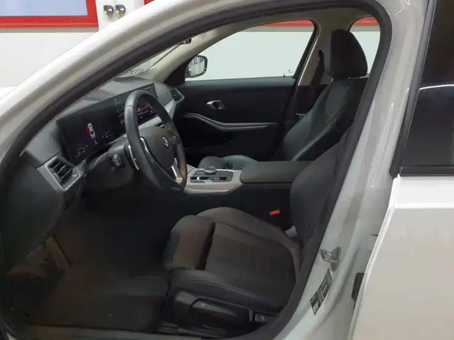 BMW 3 Series view 7