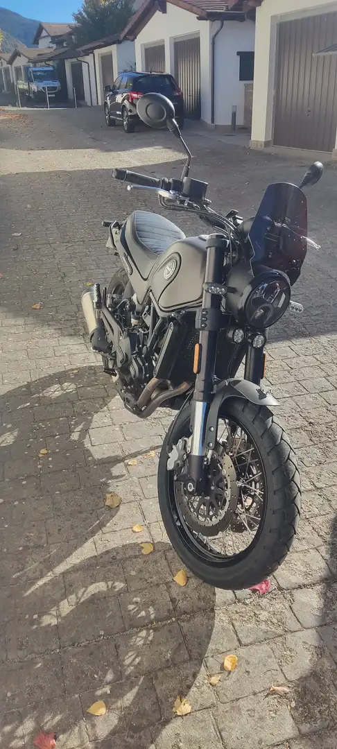 Benelli Leoncino 500 Trail Šedá - 2