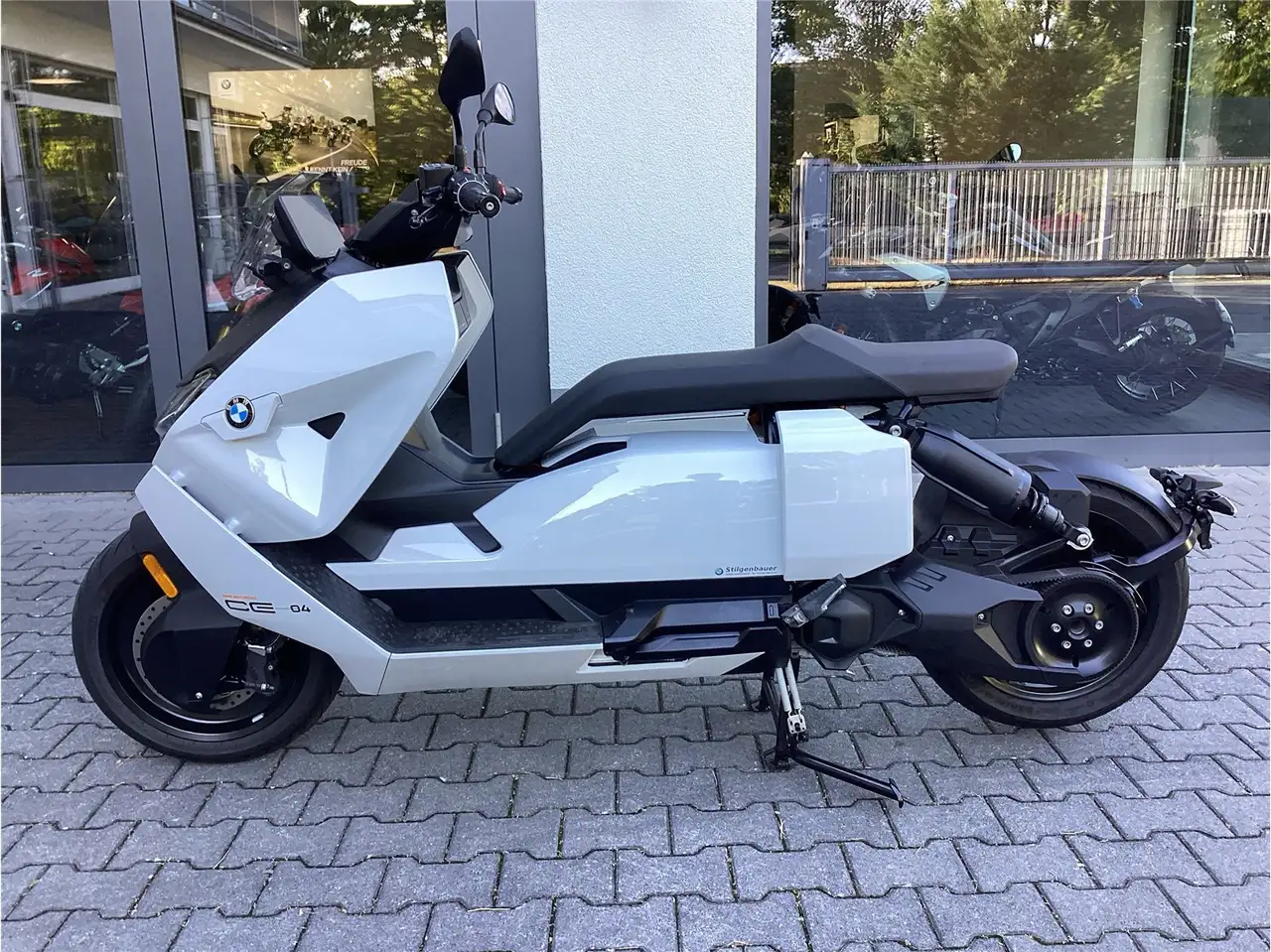 BMW CE 04
