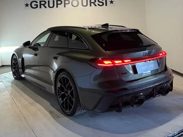 Audi RS5 view 4