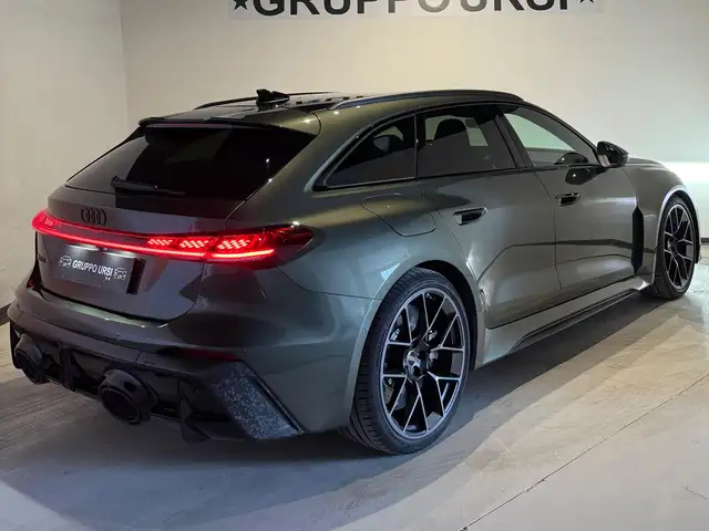 Audi RS5 view 3