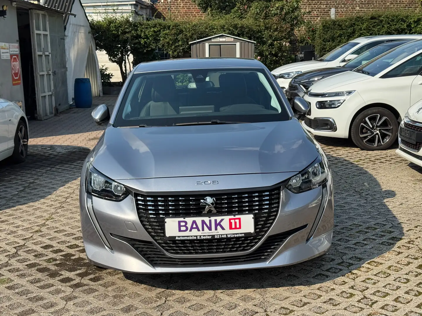 Peugeot 208 1,2i*Automatik*AppleCarplay*1.Hand* Grau - 2