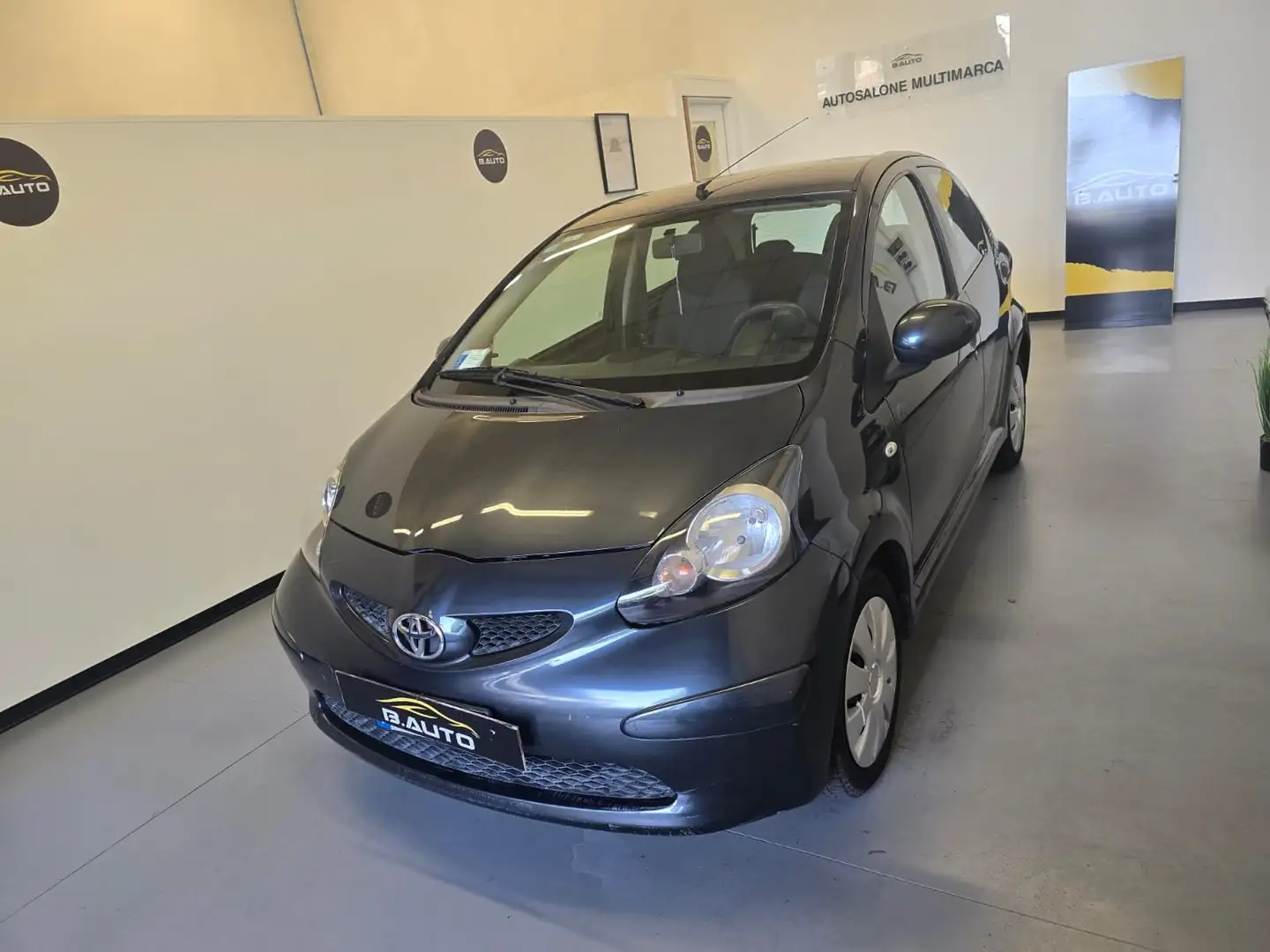 Toyota Aygo Aygo 5p 1.0 Sol Gris - 1