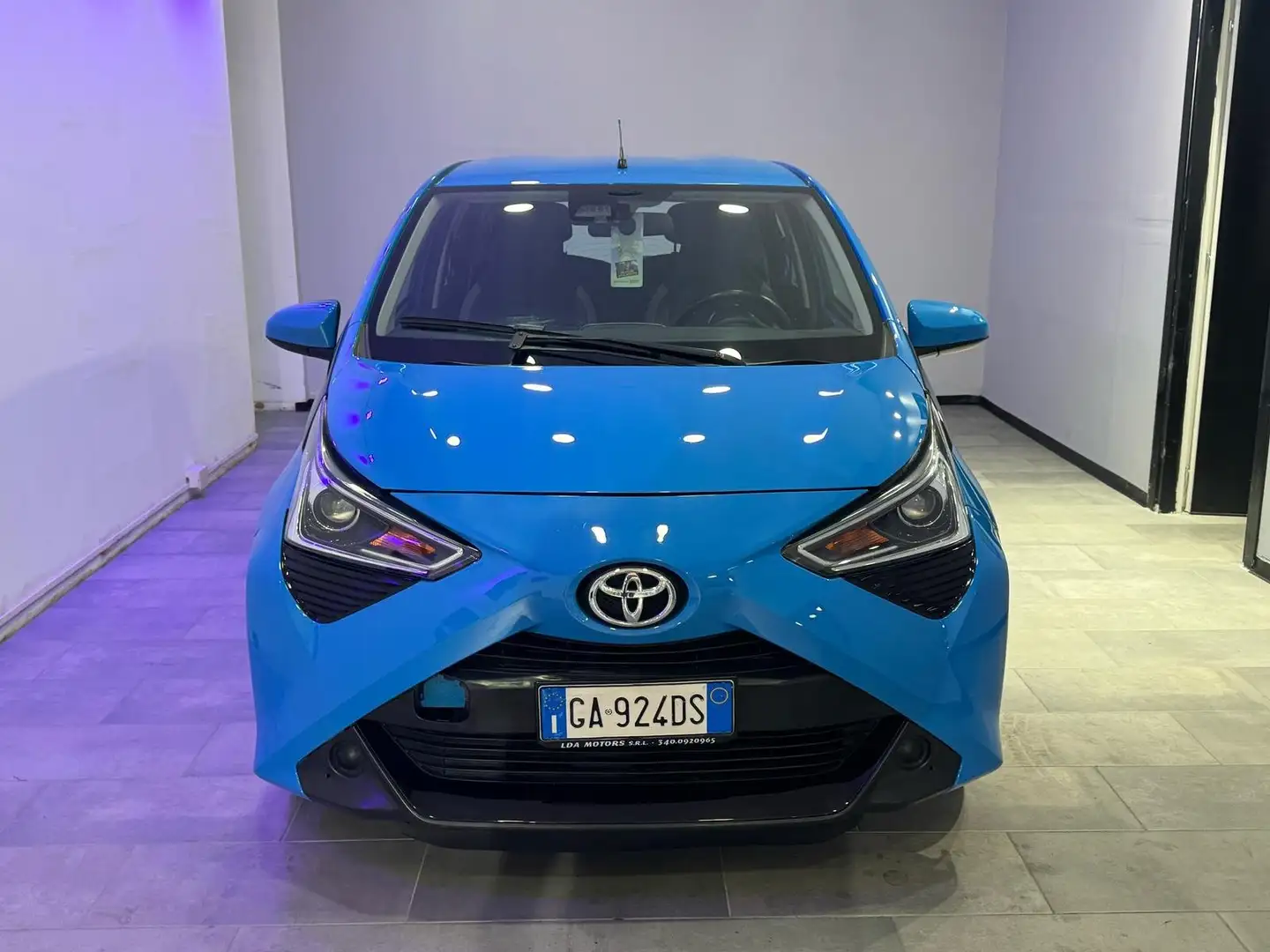 Toyota Aygo 1.0 72 CV AUTOMATICA X-PLAY NAVI LED RETROCAMERA A Modrá - 2