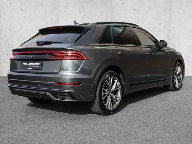 Audi Q8 view 4