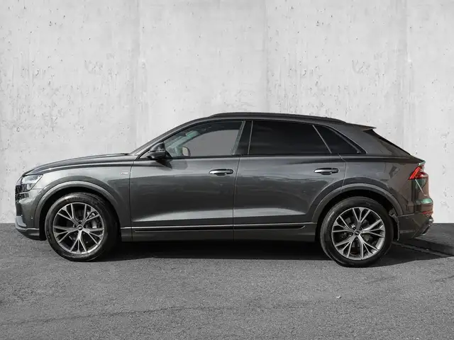 Audi Q8 view 5